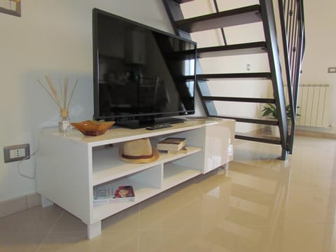 TV and multimedia, Kitchen or kitchenette, Living room, Dining area