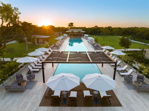 Pool view, Swimming pool