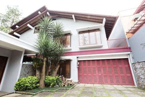 Rumah Pelita near Lembang FREE WIFI - Villa Lantera Chambre d’hôte in Parongpong