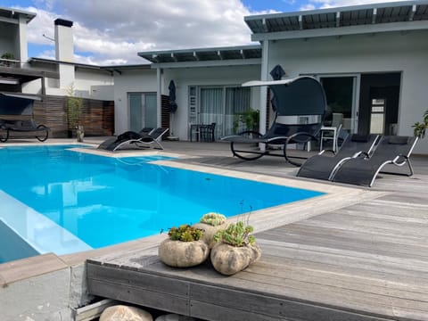 Pool view, Pool view