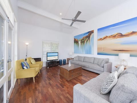 Surf Break Unit 10B Tuna Cresent Upstairs Condo in Fingal Bay