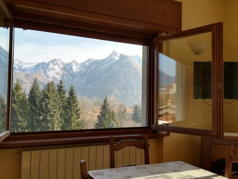 Winter, Living room, Mountain view