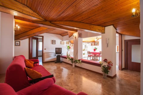 Bed, Living room
