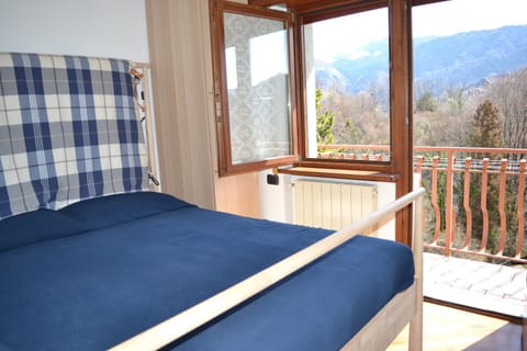 Balcony/Terrace, Bedroom, Mountain view
