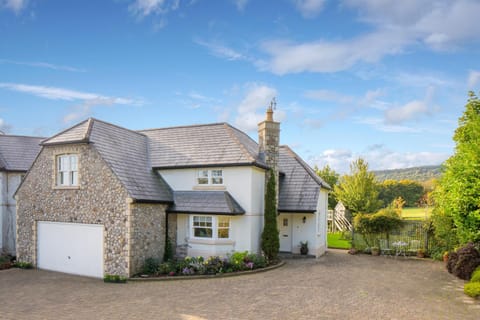 Property building, Facade/entrance, Garden view