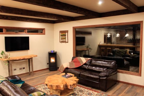 Communal lounge/ TV room, TV and multimedia, Living room, Evening entertainment