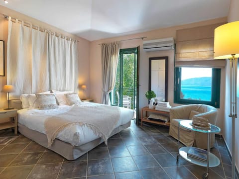 Bed, Photo of the whole room, Bedroom, Garden view, Sea view