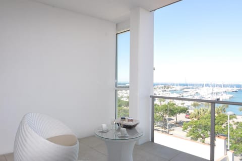 View (from property/room), Balcony/Terrace, Dining area, Sea view