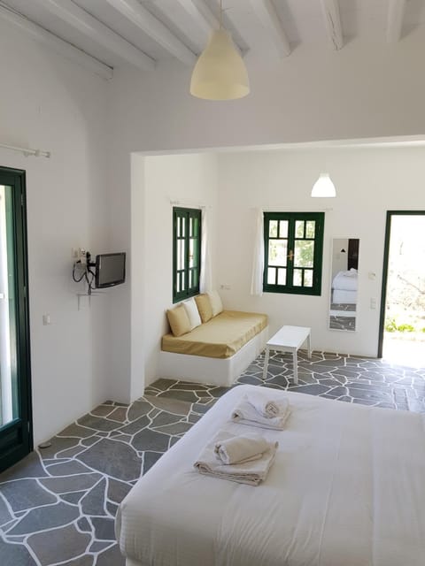 Andromeda Hotel in Milos