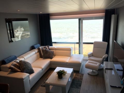 Living room, Sea view