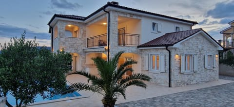 Property building, Pool view, Swimming pool