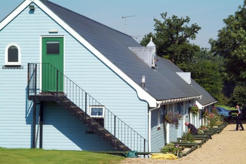 Facade/entrance, Area and facilities