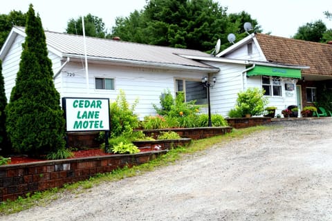 Cedar Lane Motel Motel in Bracebridge