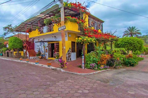 Casa del Lago Lodging House Aparthotel in Puerto Ayora