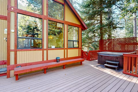 Strawberry Creek Cabin House in Idyllwild-Pine Cove