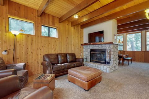 Strawberry Creek Cabin House in Idyllwild-Pine Cove