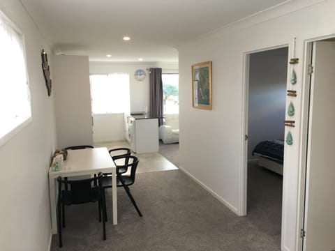 2BD Family or Couple Guesthouse Upstairs near Turf club, HOTA in Bundall Bed and Breakfast in Gold Coast