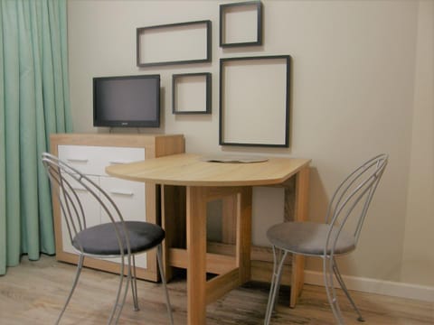 Photo of the whole room, Dining area