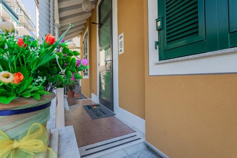 Property building, Facade/entrance