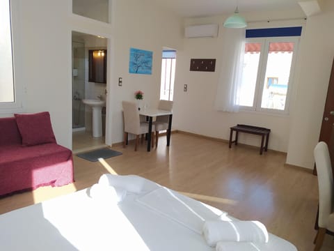 Bed, Bathroom, Seating area, Dining area, Bedroom, air conditioner