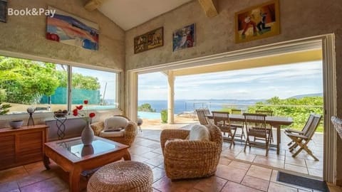 Villa de 4 chambres avec vue sur la mer piscine privee et jardin clos a Rayol Canadel sur Mer a 2 km de la plage Villa in Rayol-Canadel-sur-Mer