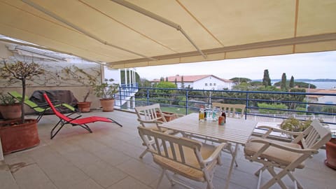 Patio, BBQ facilities, Balcony/Terrace, Pool view, Sea view