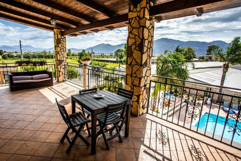 Day, View (from property/room), Balcony/Terrace, Dining area, Mountain view, Pool view