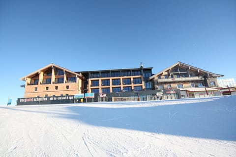 Property building, Facade/entrance, Winter