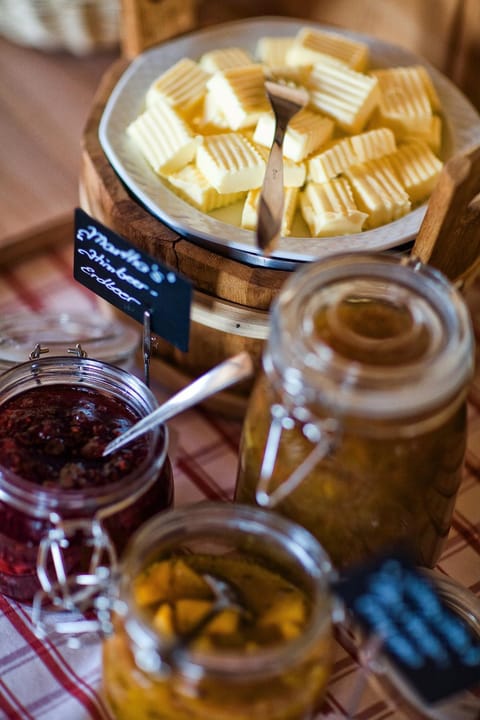 Restaurant/places to eat, Buffet breakfast