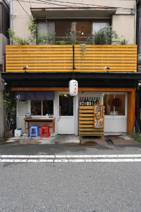 Facade/entrance, On-site shops