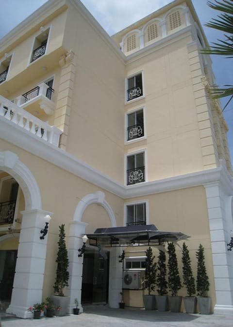Rafael Hotel and Mansion Bangkok - SHA Extra Plus Certified Inn in Bangkok