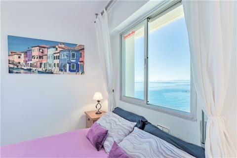 Bedroom, Sea view