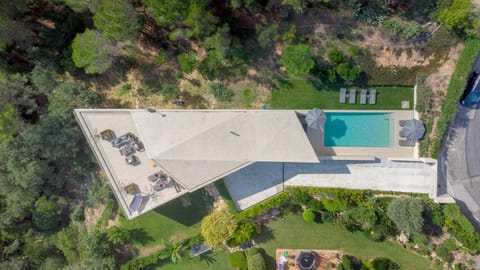 Bird's eye view, Pool view