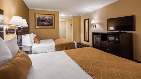Best Western Inn & Suites Hotel in Ontario