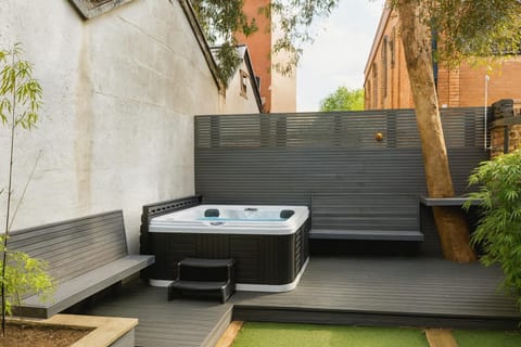 Garden, Hot Tub