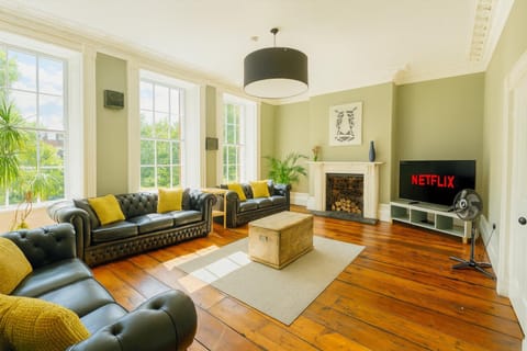 Communal lounge/ TV room, TV and multimedia, Living room, Seating area