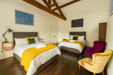 Manchesters Ultimate House - Hot tub - Sleeps 23! House in Salford