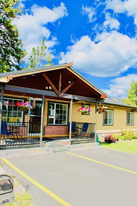 Cascade Lodge Motel in Bend