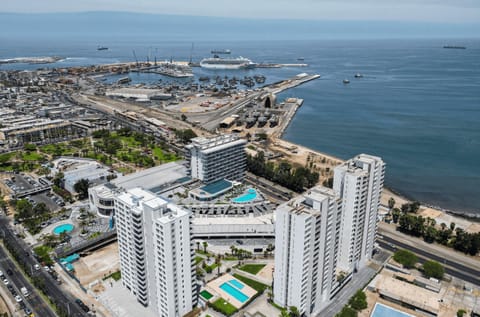 Property building, Bird's eye view, View (from property/room), City view, Pool view, Sea view, Street view