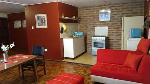 Apartamento independiente a 6 minutos de Mall el Jardín Condo in Quito