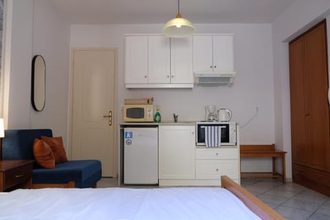 Photo of the whole room, oven, stove