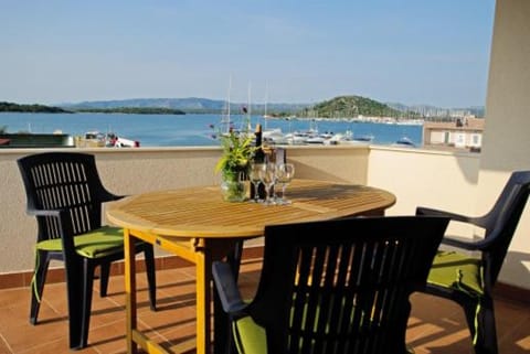 Apartman Luke beach 4+1 id 711 Apartment in Murter