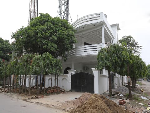 Flagship Greenview Near Munshi Pulia Metro Station Hôtel in Lucknow