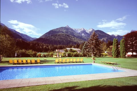 Natural landscape, Mountain view, Pool view, Swimming pool, sunbed