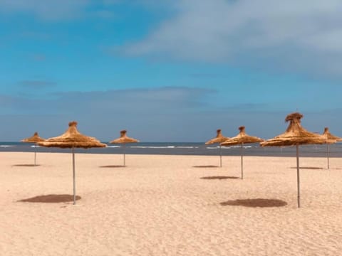 Blanca Beach vue latérale sur mer, avec wifi Condo in Casablanca-Settat