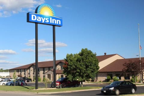 Days Inn by Wyndham Black River Falls - Access to ATV Trail Hotel in Black River Falls