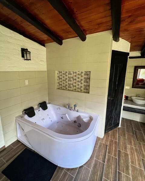 Hot Tub, Bathroom, Photo of the whole room