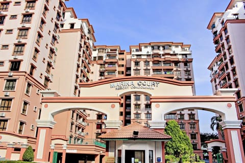 Marina Court 3Bilik2Tandas Apartmen Tengah2 Bandar Maksimum 10 Org Termsk Kanak2 1 Parkir Percuma 2 Kolam Besar apartment in Kota Kinabalu