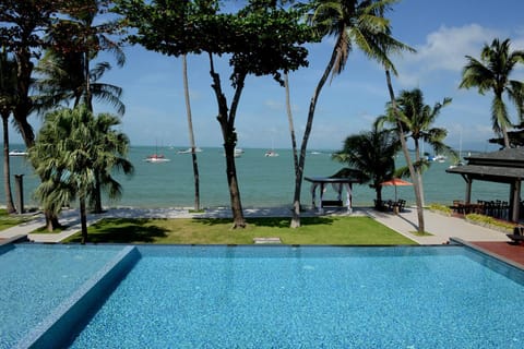 Pool view, Sea view