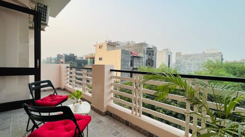 Olive Service Apartments - City Centre Noida Übernachtung mit Frühstück in Noida
